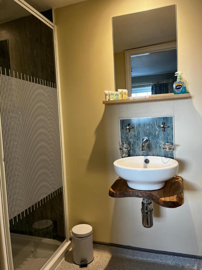 קריקלייד The Vale Hotel מראה חיצוני תמונה